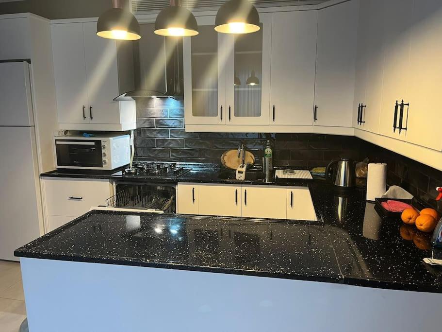Apartamento Sisli Osmanbey Taksim Large Terrace, Quietness And Space Estambul Exterior foto